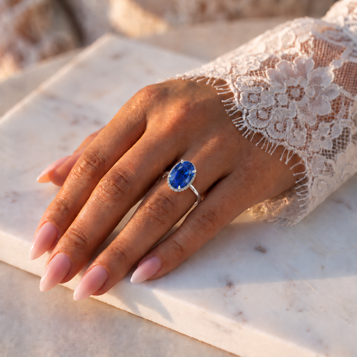 Inel de Logodnă Kensington din Aur 14k cu Safir Creat în Laborator Oval 12x8 mm și Diamante Create în Laborator din 14k Aur Alb - Castelo.ro