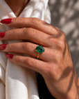 Inel de Logodnă Kensington din Aur 18k cu Smarald Creat în Laborator Oval 12x8 mm și Diamante Create în Laborator din 18k Aur Galben - Castelo.ro