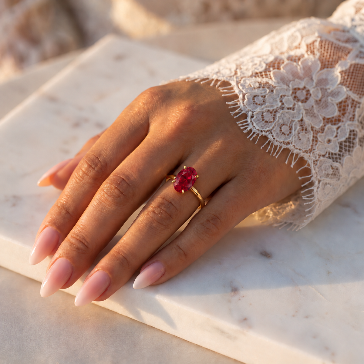 Inel de Logodnă Kensington din Aur 18k cu Rubin Creat în Laborator Oval 8x6 mm și Diamante Create în Laborator din 18k Aur Galben - Castelo.ro