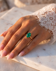 Inel de Logodnă Kensington din Aur 14k cu Smarald Creat în Laborator Oval 10x7 mm și Diamante Create în Laborator din 14k Aur Galben - Castelo.ro