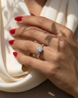 Inel de Logodnă din Aur 14k cu Moissanite Tăietură Rotund Brilliant de 1.78 ct din 14k Aur Alb - Castelo.ro