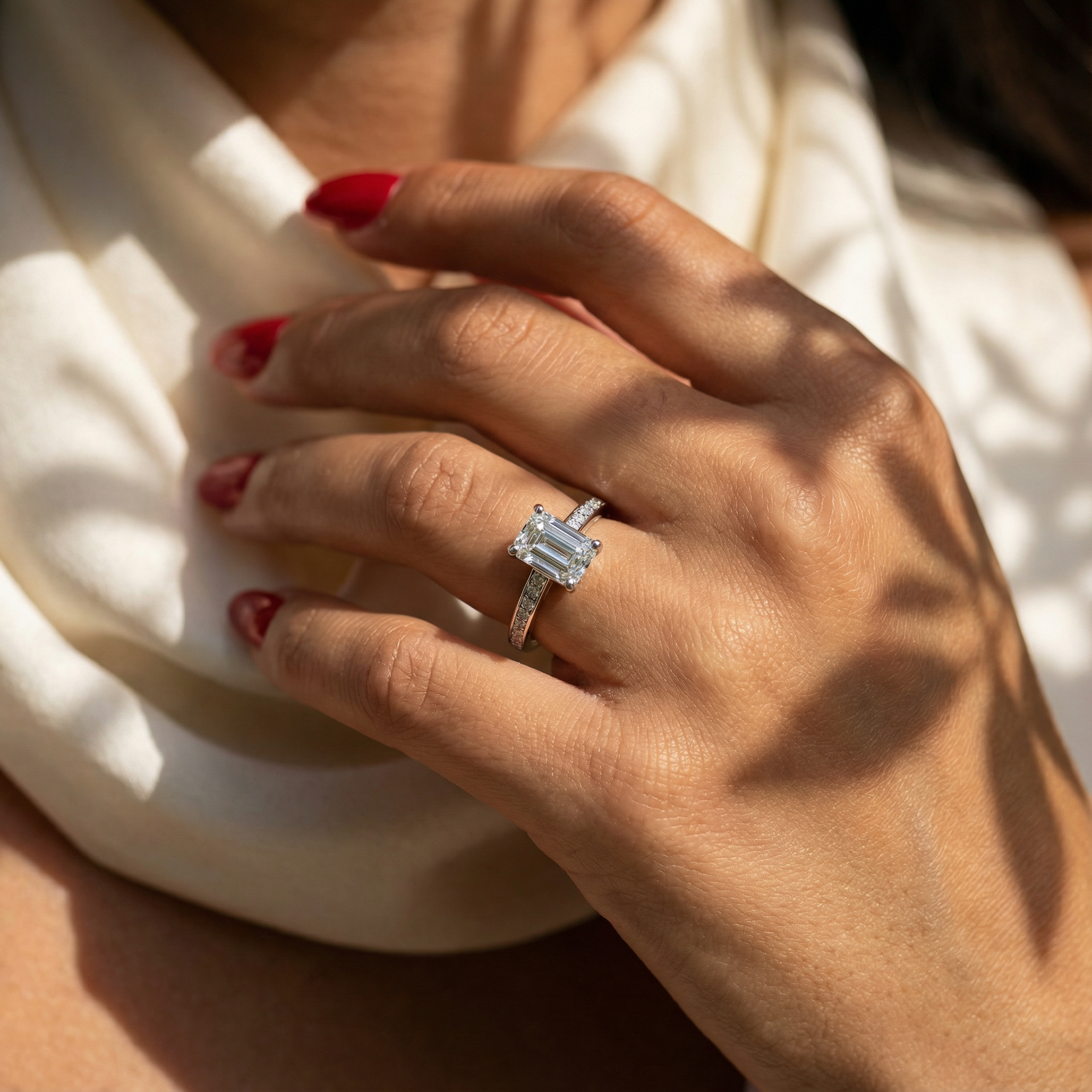 Inel de Logodnă Pavé din Aur 14k cu Moissanite Tăietură Emerald de 1.45 ct din 14k Aur Alb - Castelo.ro