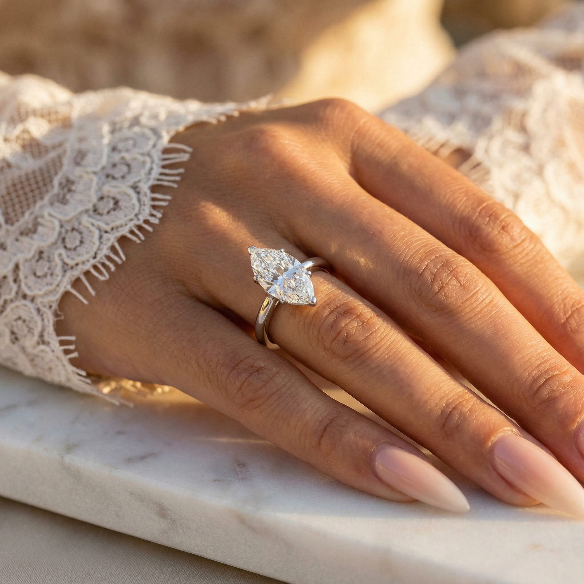 Inel de Logodnă Solitaire cu Halo Ascuns din Aur 18k cu Diamant Natural Marquise de 1.48 ct din Platina - Castelo.ro