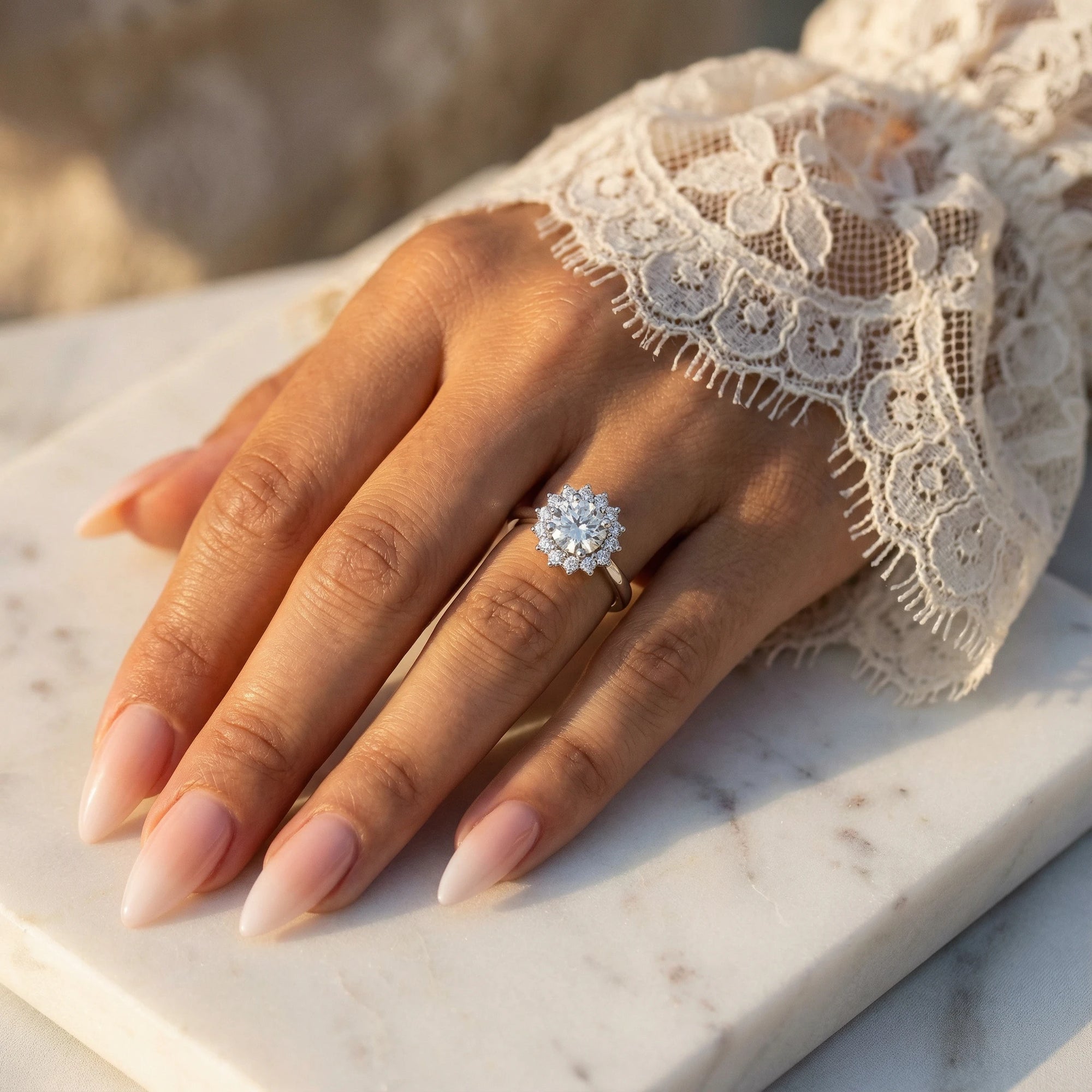 Inel de Logodnă Solitaire Halo din Aur 18k cu Diamante Create în Laborator de 0.65 ct