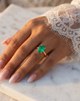 Inel de Logodnă Enigma din Aur 14k cu Smarald Creat în Laborator Oval 8x12 mm din 14k Aur Galben - Castelo.ro
