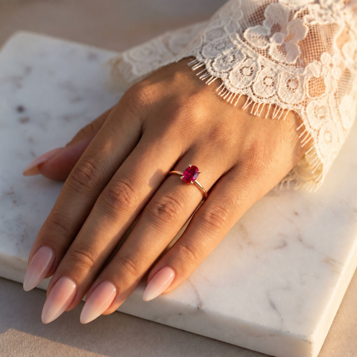 Inel de Logodnă Enigma din Aur 14k cu Rubin Creat în Laborator Oval 6x8 mm din 14k Aur Roz - Castelo.ro