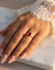Inel de Logodnă Enigma din Aur 18k cu Rubin Creat în Laborator Oval 6x8 mm din 18k Aur Roz - Castelo.ro