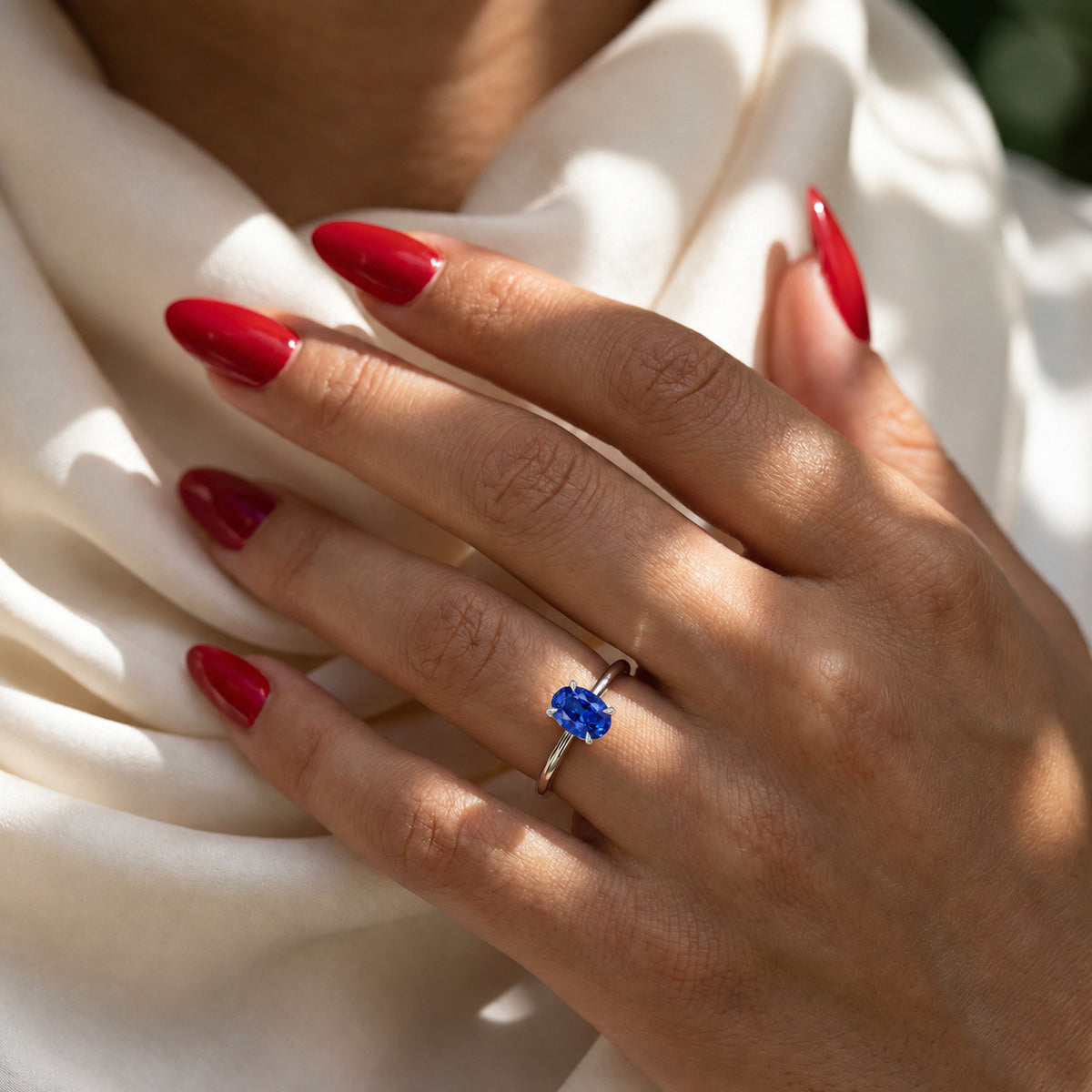 Inel de Logodnă Enigma din Aur 14k cu Safir Creat în Laborator Oval 6x8 mm din 14k Aur Alb - Castelo.ro