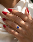 Inel de Logodnă Enigma din Aur 14k cu Safir Creat în Laborator Oval 6x8 mm din 14k Aur Alb - Castelo.ro