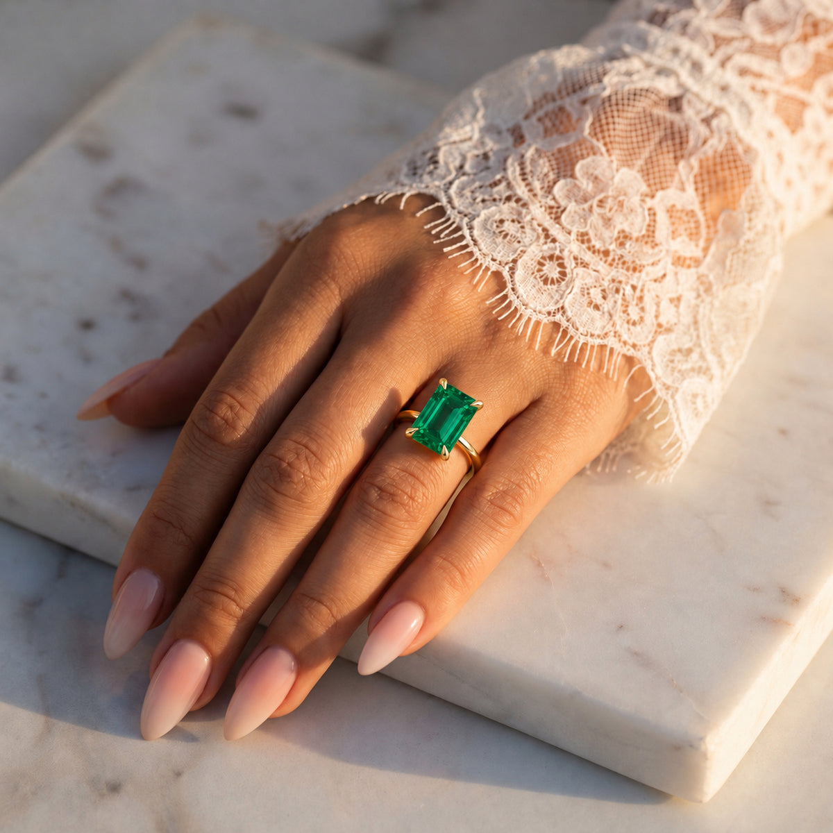 Inel de Logodnă Raphael din Aur 14k cu Smarald Creat în Laborator Emerald Cut 8x10 mm din 14k Aur Galben - Castelo.ro