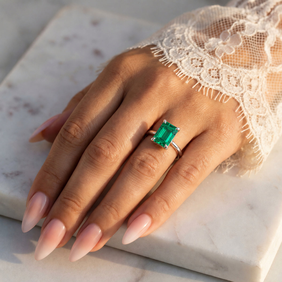 Inel de Logodnă Raphael din Aur 14k cu Smarald Creat în Laborator Emerald Cut 8x10 mm din 14k Aur Alb - Castelo.ro