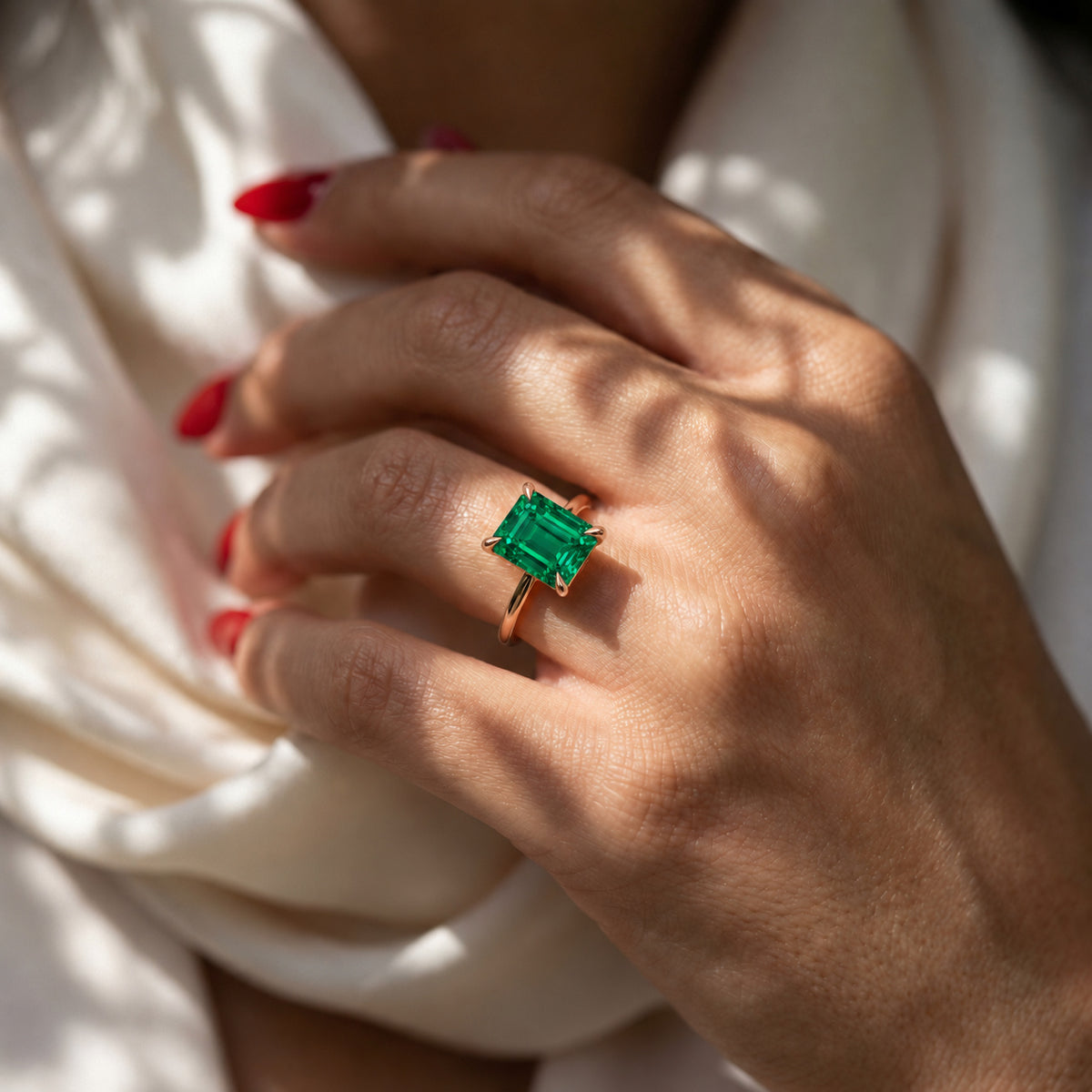Inel de Logodnă Raphael din Aur 18k cu Smarald Creat în Laborator Emerald Cut 8x10 mm din 18k Aur Roz - Castelo.ro