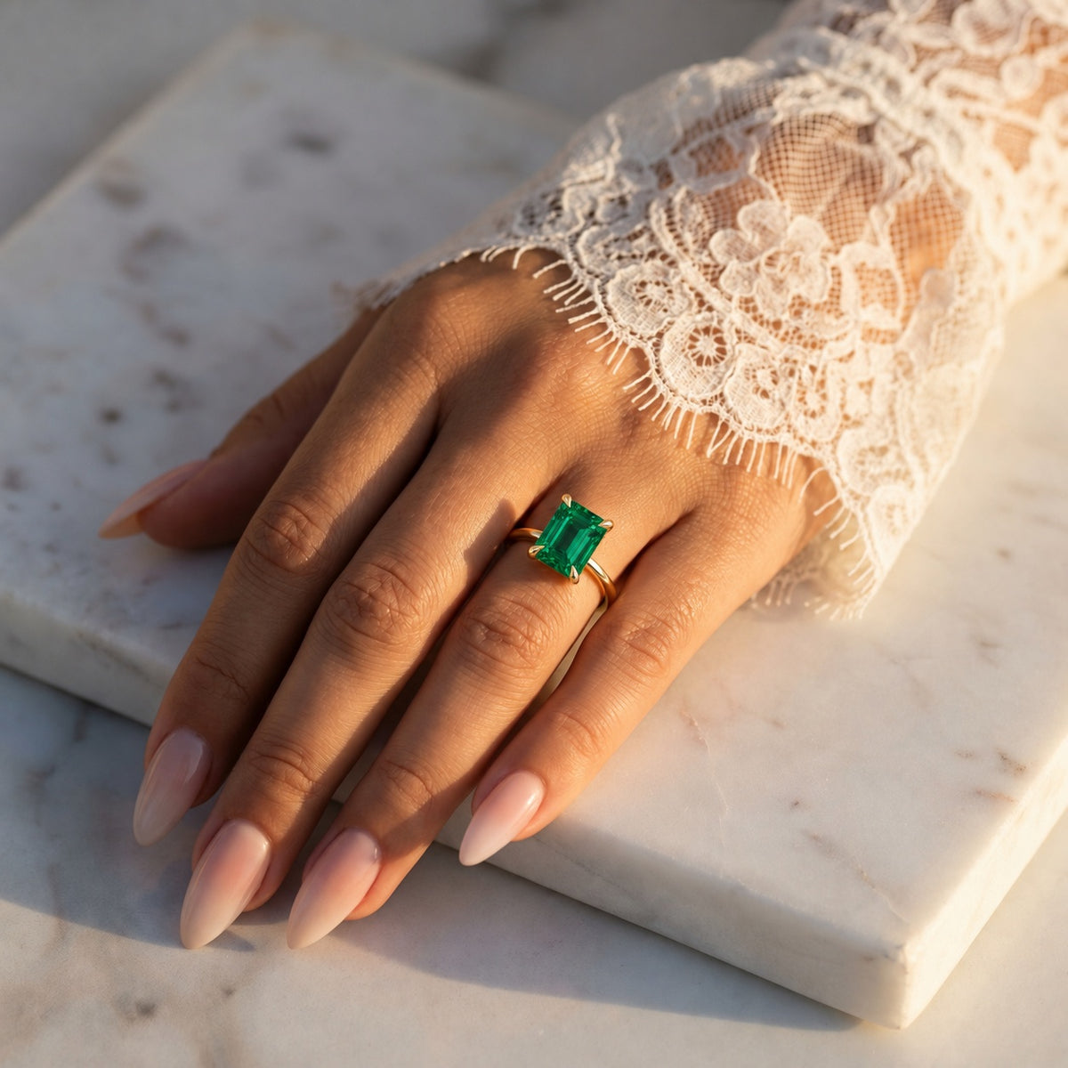 Inel de Logodnă Raphael din Aur 14k cu Smarald Creat în Laborator Emerald Cut 7x9 mm din 14k Aur Galben - Castelo.ro