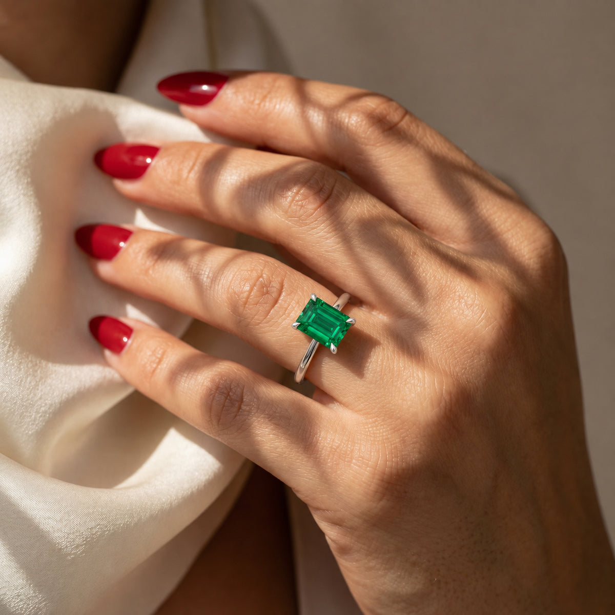 Inel de Logodnă Raphael din Aur 14k cu Smarald Creat în Laborator Emerald Cut 7x9 mm din 14k Aur Alb - Castelo.ro