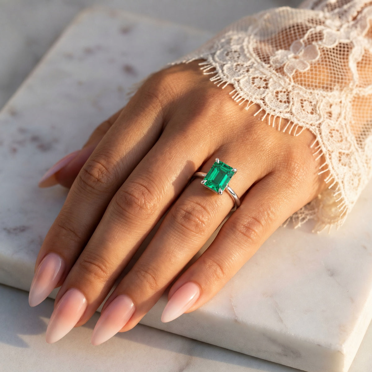 Inel de Logodnă Raphael din Aur 14k cu Smarald Creat în Laborator Emerald Cut 7x9 mm din 14k Aur Alb - Castelo.ro