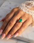 Inel de Logodnă Raphael din Aur 14k cu Smarald Creat în Laborator Emerald Cut 6x8 mm din 14k Aur Alb - Castelo.ro
