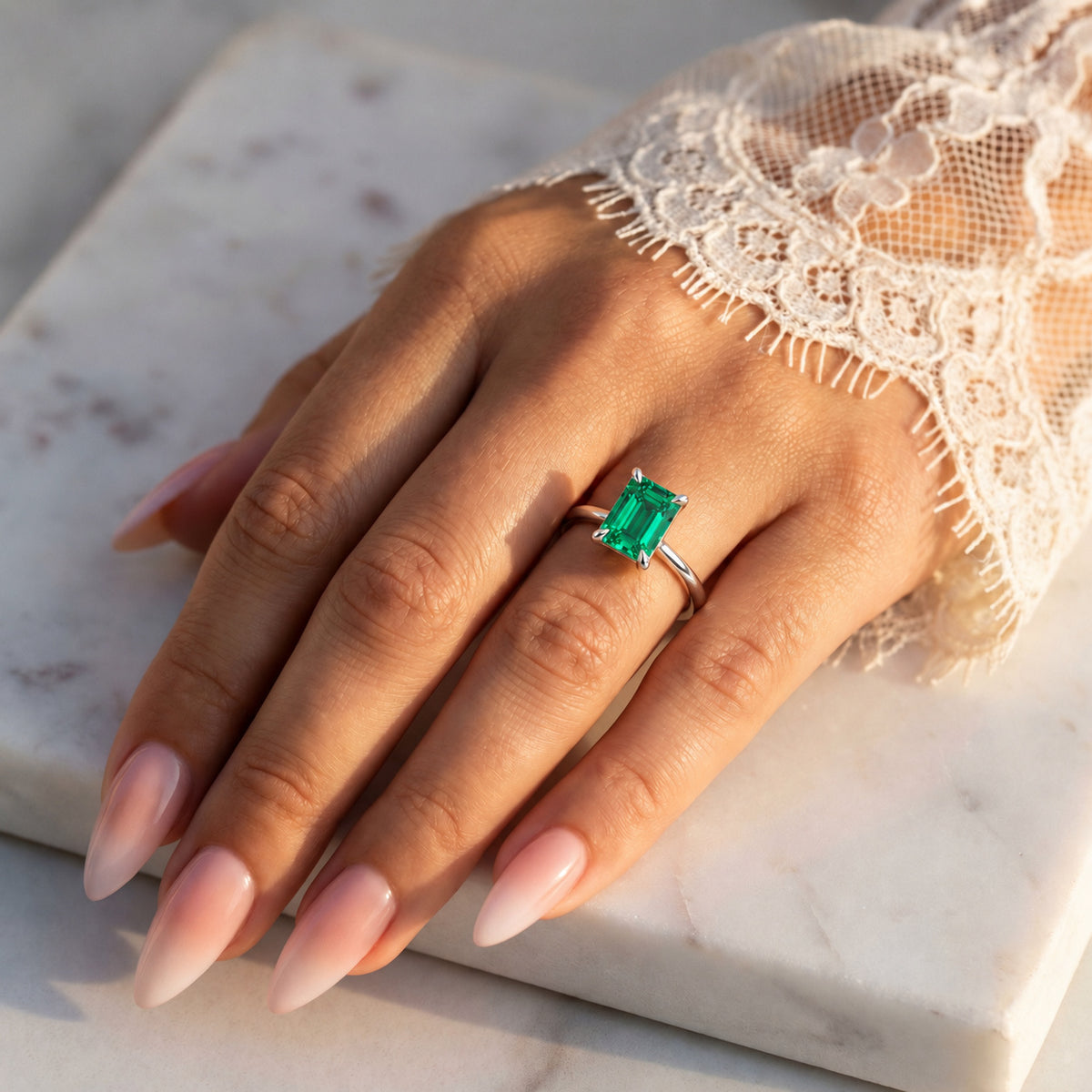 Inel de Logodnă Raphael din Aur 18k cu Smarald Creat în Laborator Emerald Cut 6x8 mm din Platina - Castelo.ro