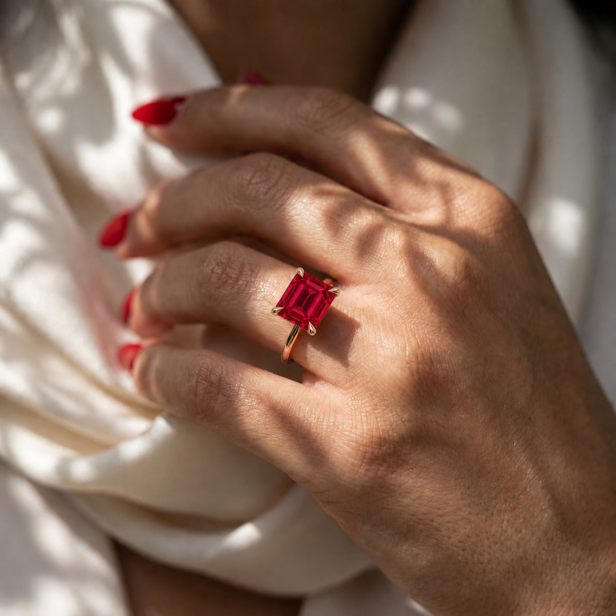 Inel de Logodnă Raphael din Aur 14k cu Rubin Creat în Laborator Emerald Cut 8x10 mm din 14k Aur Roz - Castelo.ro