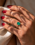 Inel de Logodnă Windsor din Aur 18k cu Smarald Creat în Laborator Emerald Cut 10x8 mm și Diamante Create în Laborator din 18k Aur Roz - Castelo.ro