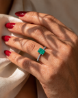 Inel de Logodnă Windsor din Aur 18k cu Smarald Creat în Laborator Emerald Cut 8x6 mm și Diamante Create în Laborator din Platina - Castelo.ro
