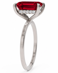 Inel de Logodnă Windsor din Aur 18k cu Rubin Creat în Laborator Emerald Cut 10x8 mm și Diamante Create în Laborator din Platina - Castelo.ro