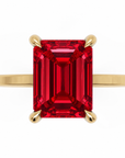 Inel de Logodnă Windsor din Aur 18k cu Rubin Creat în Laborator Emerald Cut 9x7 mm și Diamante Create în Laborator din 18k Aur Galben - Castelo.ro