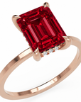 Inel de Logodnă Windsor din Aur 18k cu Rubin Creat în Laborator Emerald Cut 9x7 mm și Diamante Create în Laborator din 18k Aur Roz - Castelo.ro