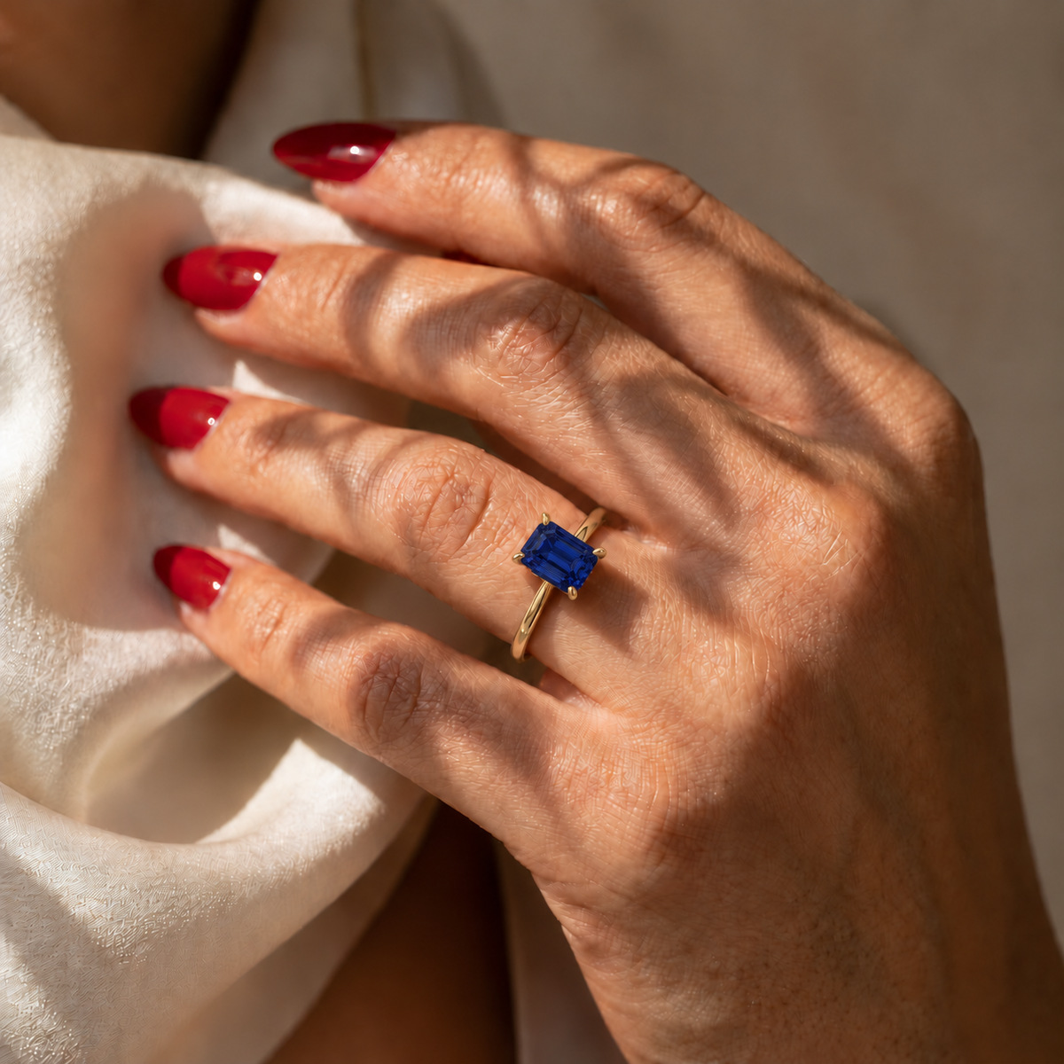 Inel de Logodnă Windsor din Aur 14k cu Safir Creat în Laborator Emerald Cut 8x6 mm și Diamante Create în Laborator din 14k Aur Galben - Castelo.ro