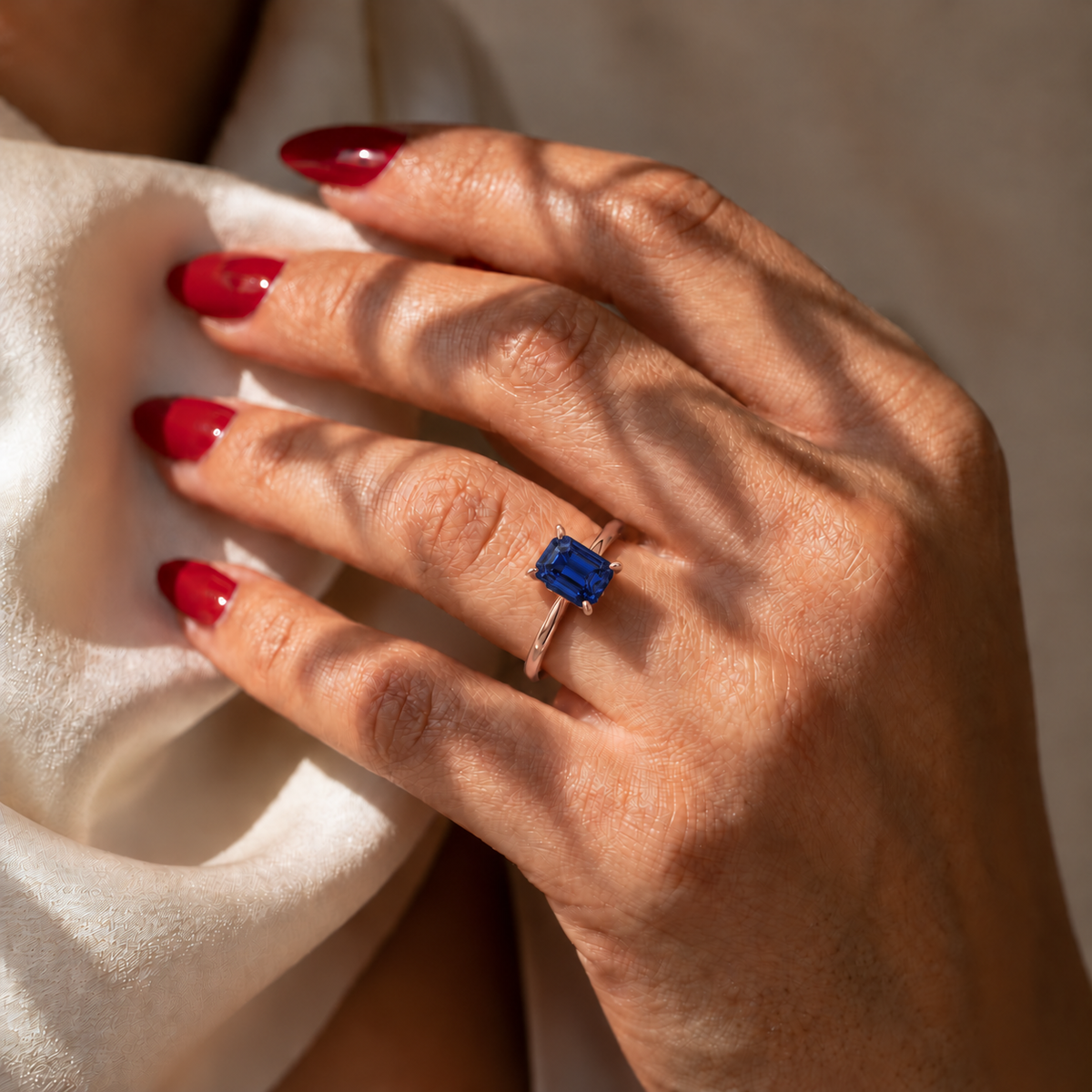 Inel de Logodnă Windsor din Aur 18k cu Safir Creat în Laborator Emerald Cut 8x6 mm și Diamante Create în Laborator din 18k Aur Roz - Castelo.ro