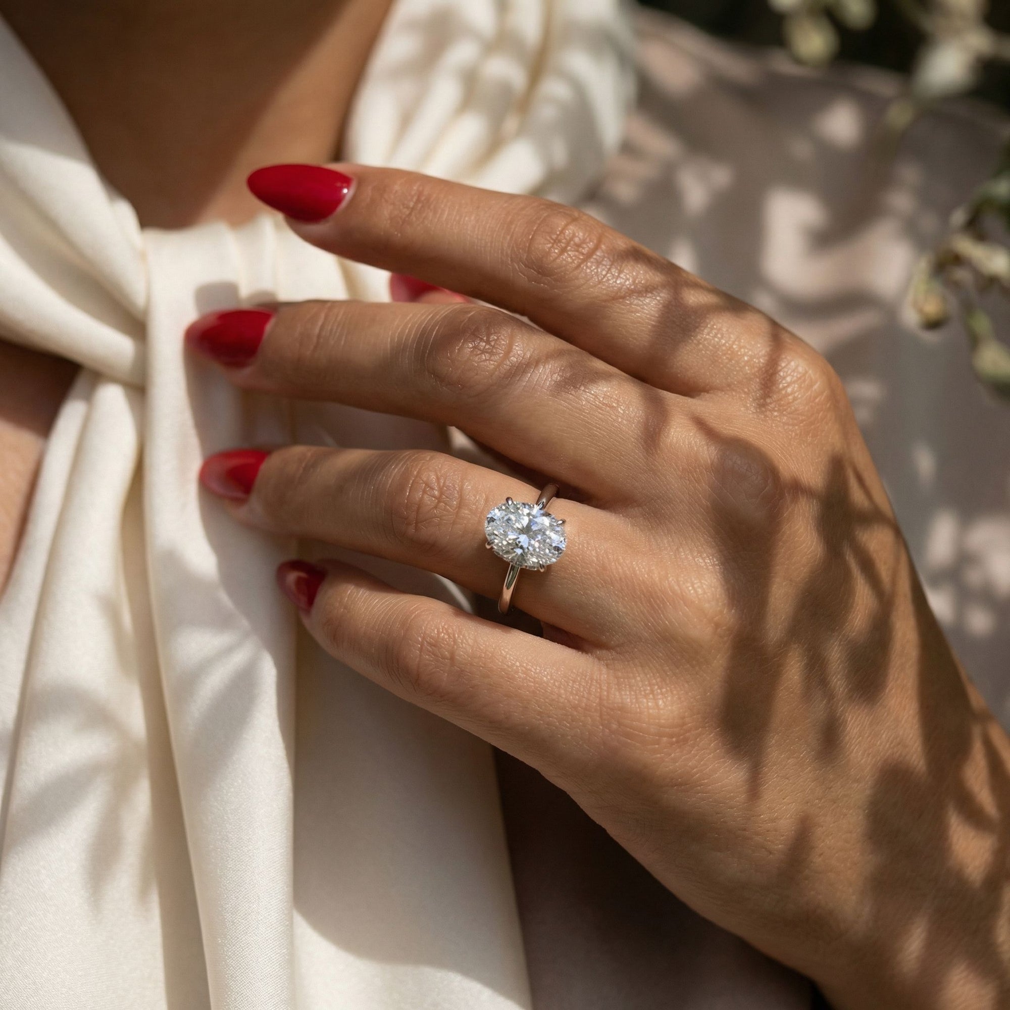 Inel de Logodnă Solitaire Oval cu Halo Ascuns din Aur 14k cu Moissanite de 1.2 ct din 14k Aur Alb - Castelo.ro