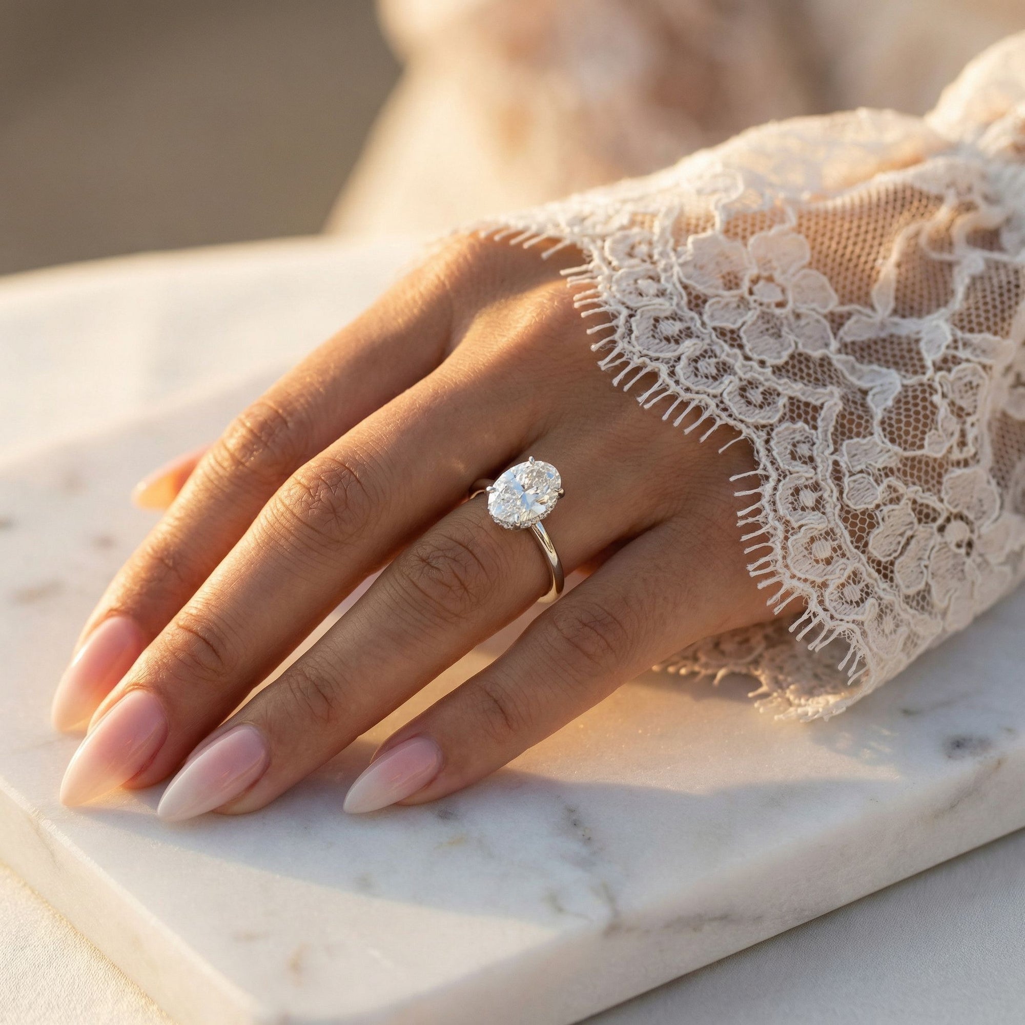 Inel de Logodnă Solitaire Oval cu Halo Ascuns din Aur 14k cu Moissanite de 1.2 ct din 14k Aur Alb - Castelo.ro