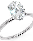 Inel de Logodnă Solitaire Oval cu Halo Ascuns din Aur 14k cu Moissanite de 1.2 ct din 14k Aur Alb - Castelo.ro