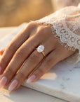Inel de Logodnă Solitaire Oval cu Halo Ascuns din Aur 14k cu Moissanite de 1.2 ct din 14k Aur Roz - Castelo.ro