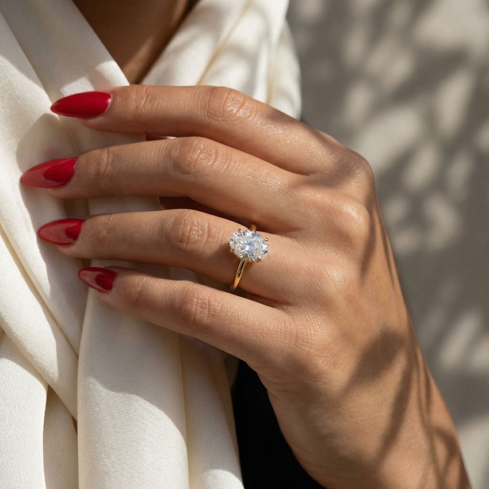 Inel de Logodnă Solitaire Oval cu Halo Ascuns din Aur 14k cu Diamant Creat în Laborator de 1.2 ct din 14k Aur Galben - Castelo.ro