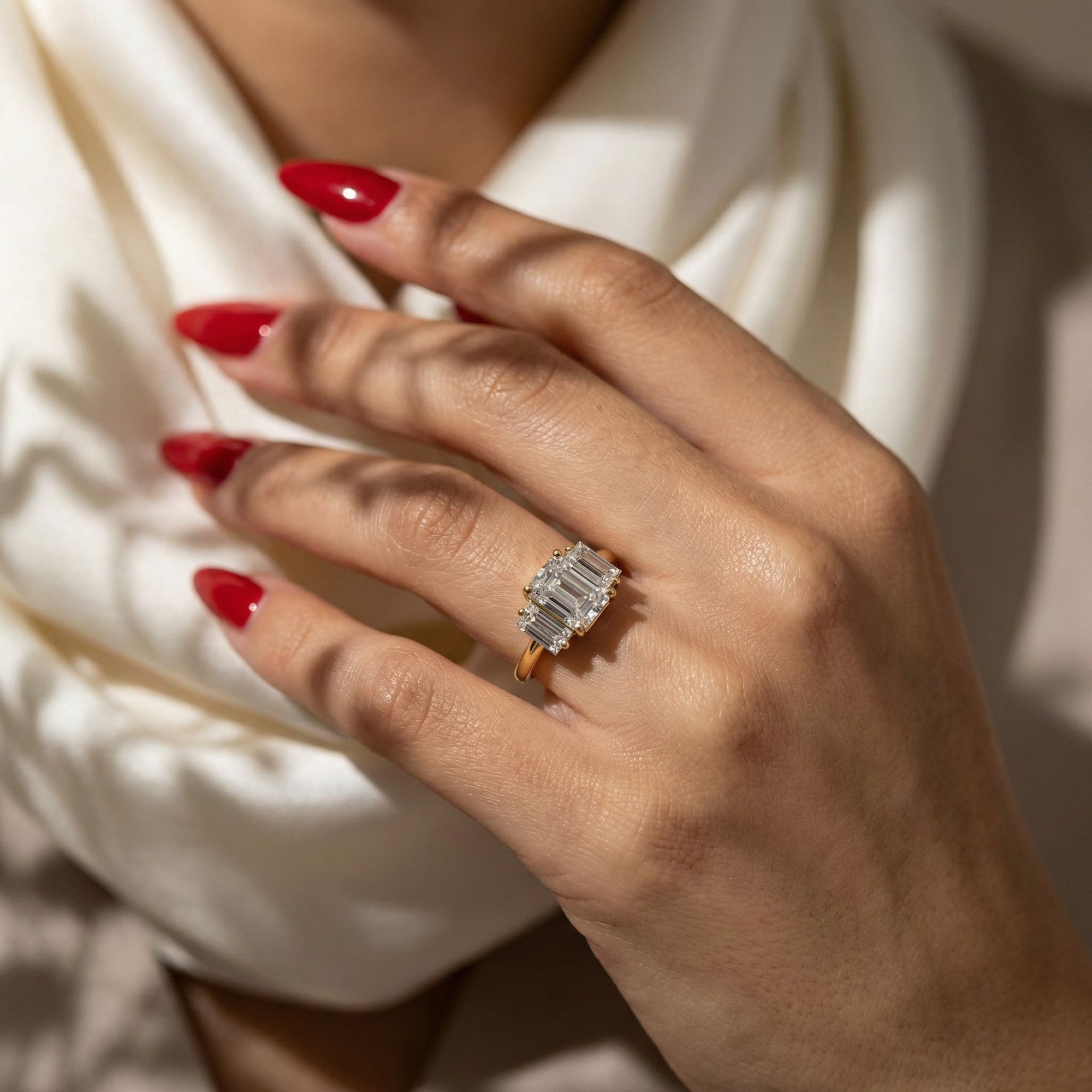 Inel de Logodnă din Aur 14k cu Trei Moissanite Tăietură Smarald de 1.4 ct din 14k Aur Galben - Castelo.ro