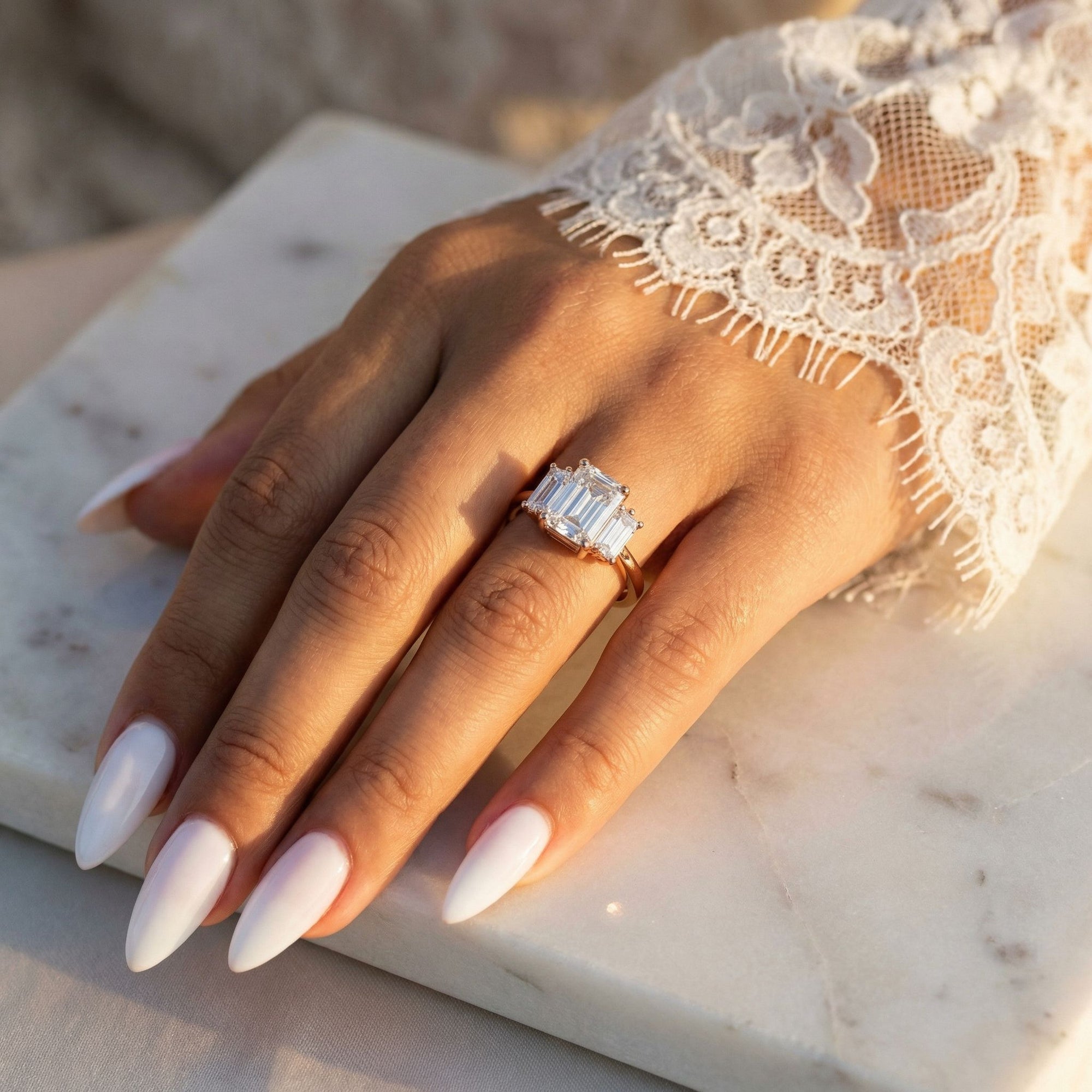 Inel de Logodnă din Aur 14k cu Trei Moissanite Tăietură Smarald de 1.4 ct din 14k Aur Roz - Castelo.ro