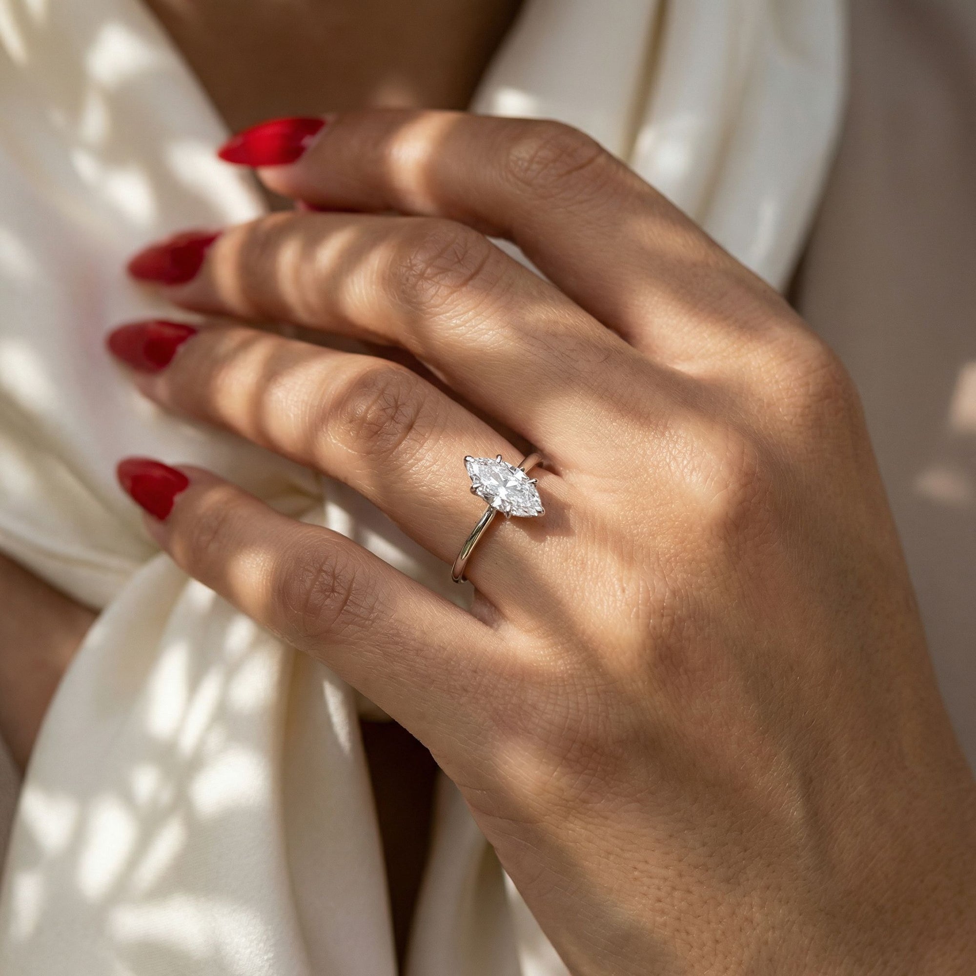 Inel de Logodnă L'Eterne din Aur 14k cu Moissanite Solitaire Marquise de 0.8 ct din 14k Aur Alb - Castelo.ro