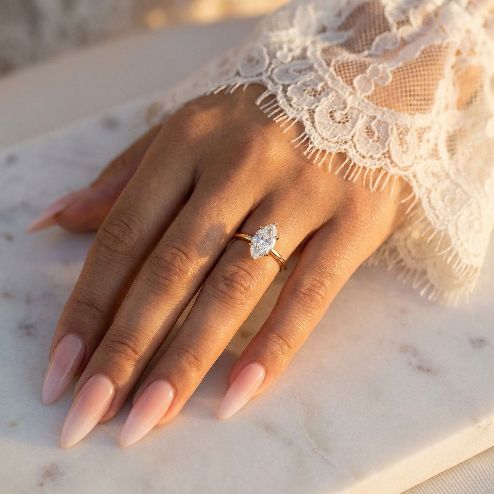 Inel de Logodnă L'Eterne din Aur 14k cu Diamant Creat în Laborator Marquise de 0.8 ct din 14k Aur Galben - Castelo.ro