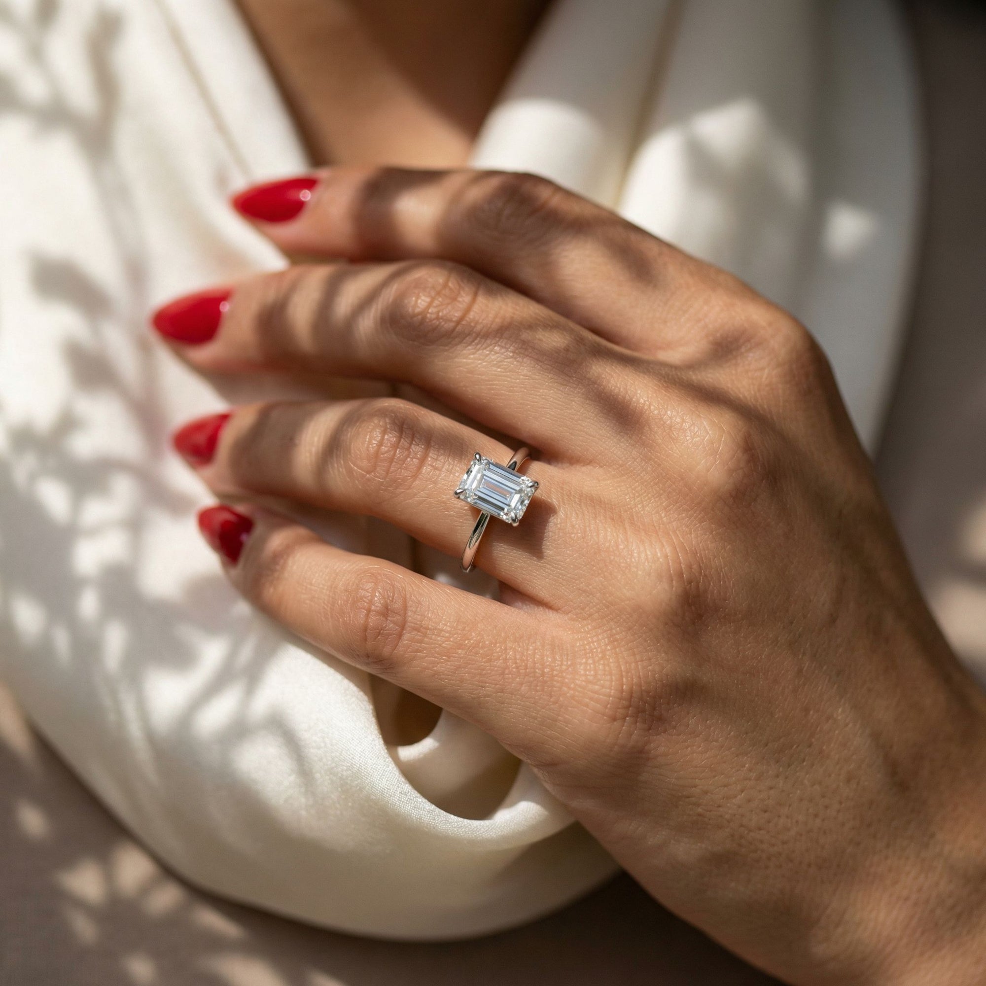 Inel de Logodnă din Aur 14k cu Moissanite Solitaire Tăietură Smarald de 0.7 ct din 14k Aur Alb - Castelo.ro