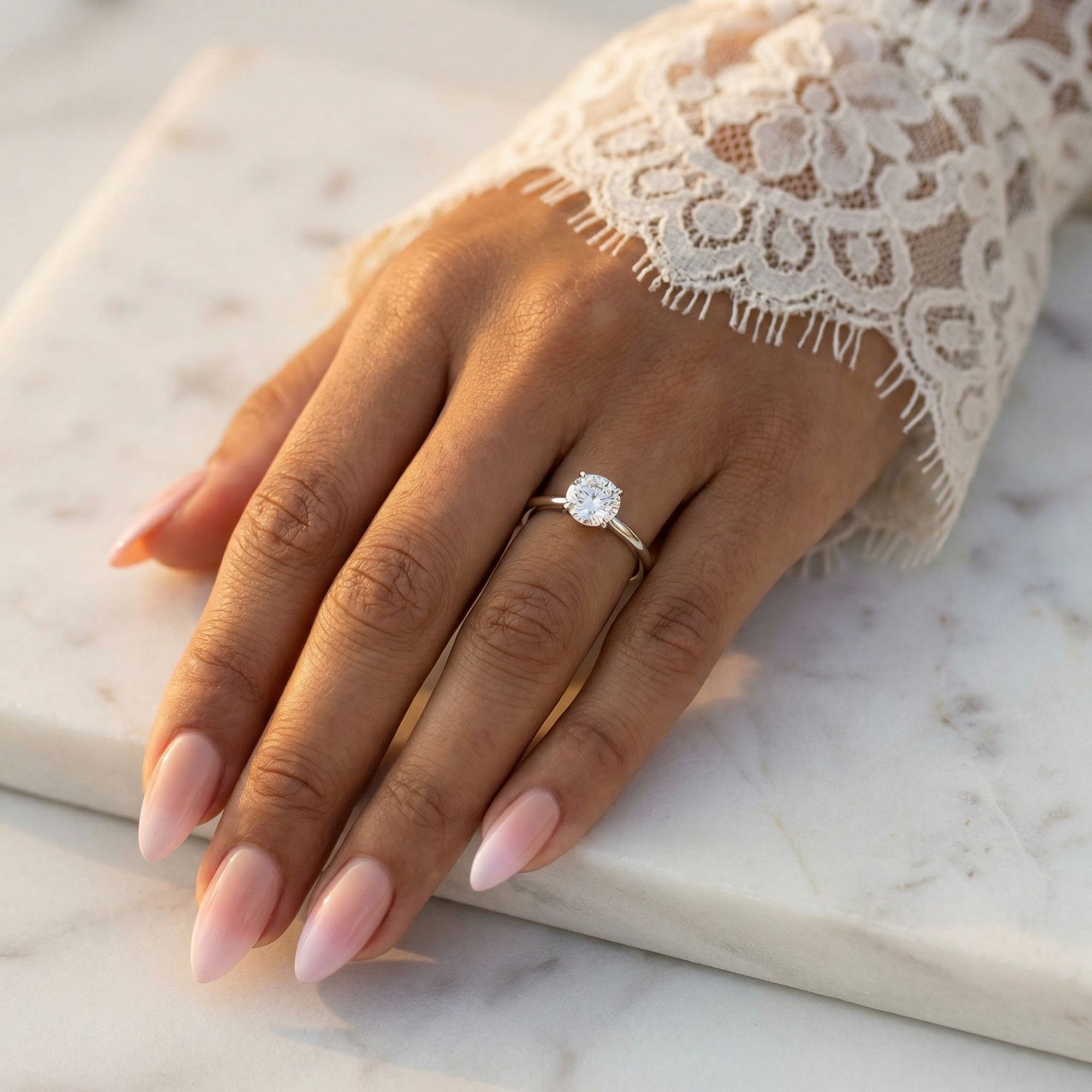 Inel de Logodnă Brilliance din Aur 18k cu Moissanite Solitaire Rotund de 0.8 ct din Platina - Castelo.ro