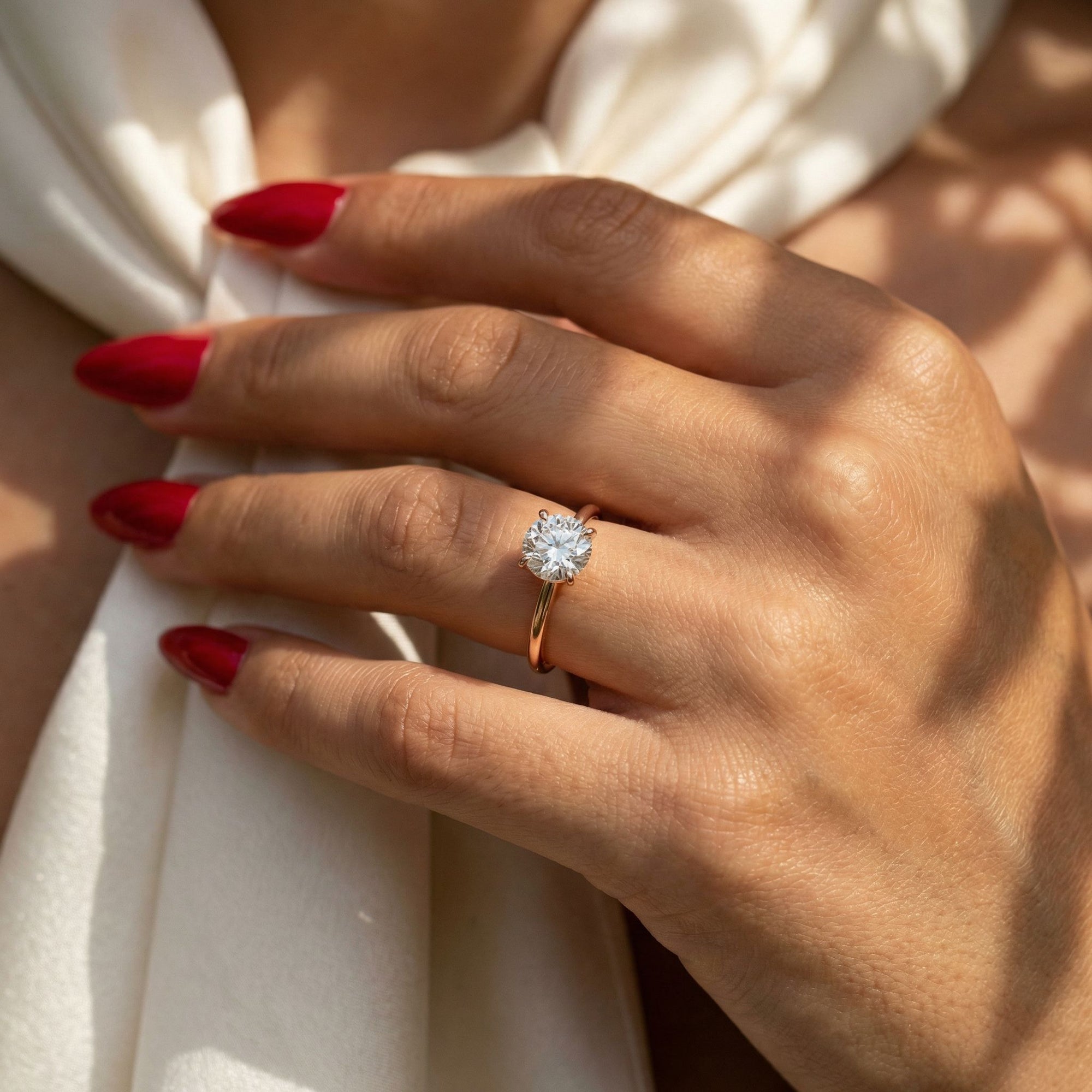 Inel de Logodnă Brilliance din Aur 18k cu Moissanite Solitaire Rotund de 0.8 ct din 18k Aur Roz - Castelo.ro