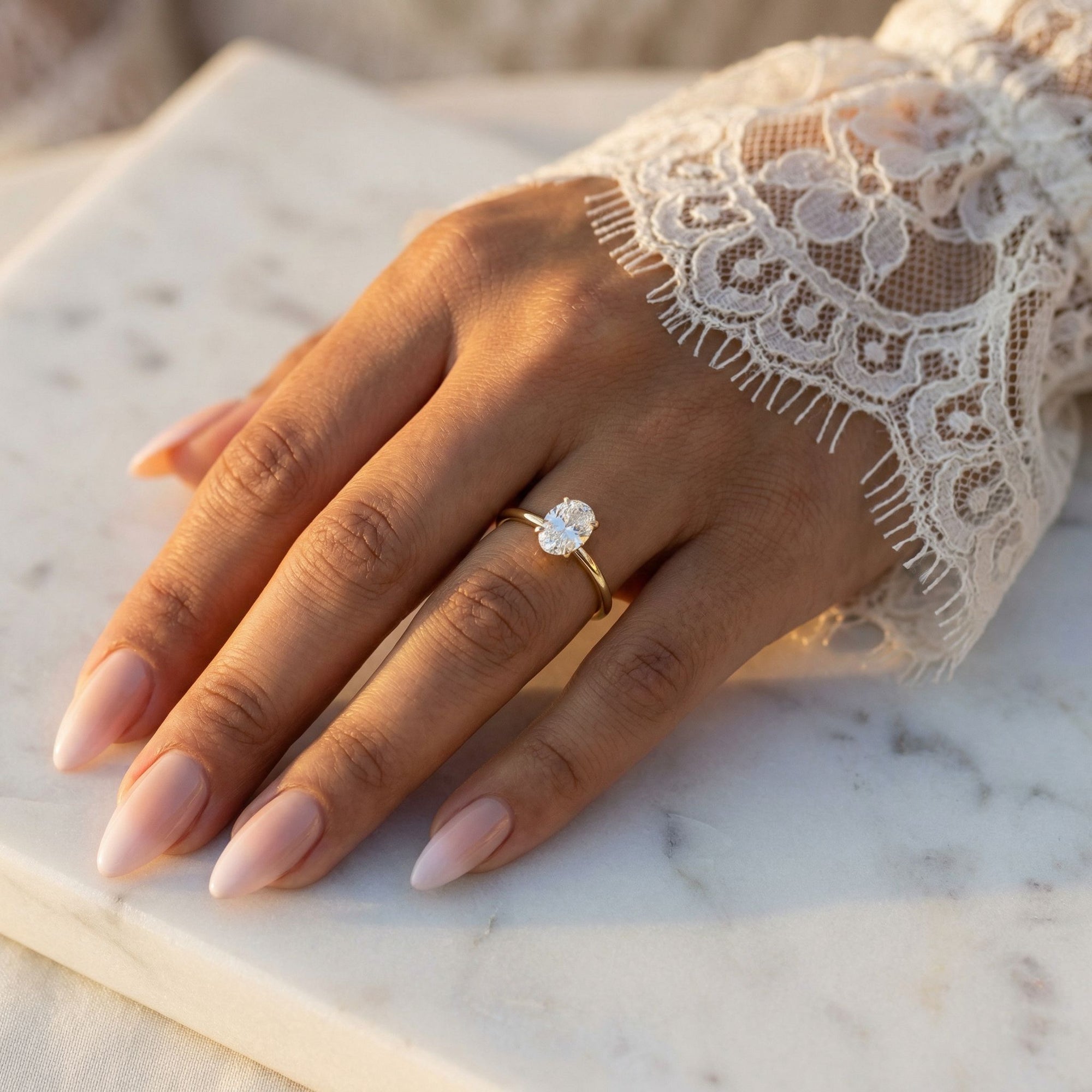 Inel de Logodnă Enigma din Aur 18k cu Moissanite Solitaire Oval de 0.8 ct din 18k Aur Galben - Castelo.ro