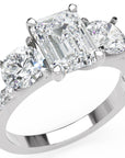 Inel de Logodnă Monaco L'Emeralde din Aur 14k cu Trei Moissanite de 2.6 ct din 14k Aur Alb - Castelo.ro