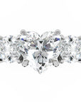 Inel de Logodnă Heart Pave cu Trei Moissanite de 2.6 ct din Platina - Castelo.ro