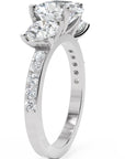 Inel de Logodnă Heart Pave cu Trei Moissanite de 2.6 ct din Platina - Castelo.ro
