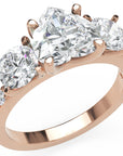 Inel de Logodnă Heart Pave cu Trei Moissanite de 2.6 ct din 18k Aur Roz - Castelo.ro