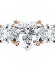 Inel de Logodnă Heart Pave cu Trei Moissanite de 2.6 ct din 18k Aur Roz - Castelo.ro