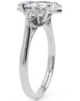Inel de Logodnă Heart Pave din Aur 14k cu Trei Moissanite de 2.6 ct din 14k Aur Alb - Castelo.ro
