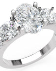 Inel de Logodnă Oval & Round Pave cu Trei Diamante Create în Laborator de 2.5 ct