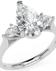 Inel de Logodnă cu Trei Diamante Create în Laborator Pară de 1.5 ct